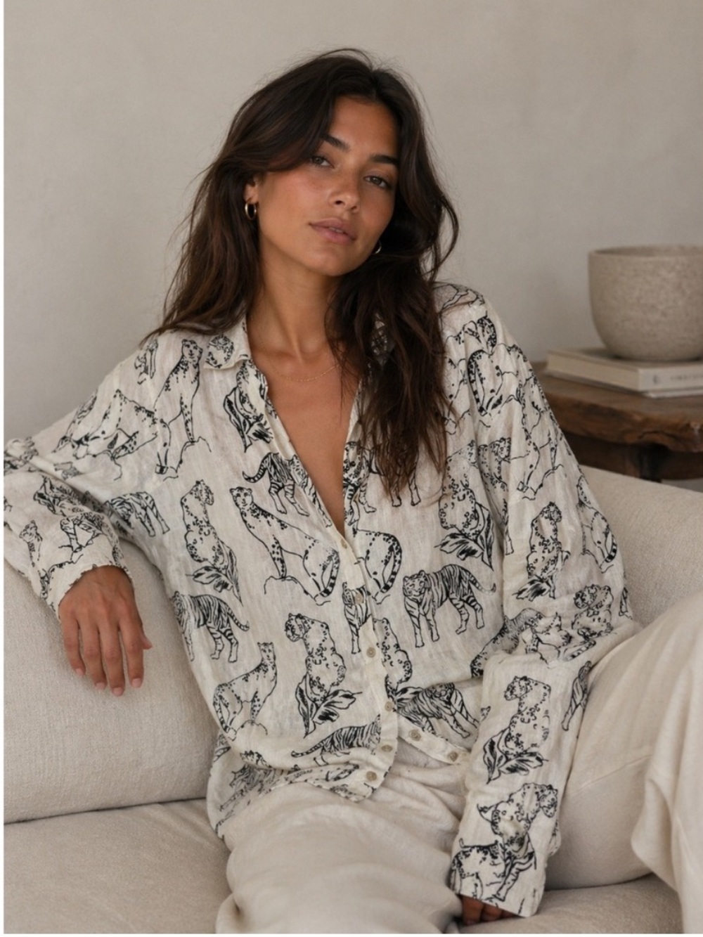 Cynthia Rowley 100% Linen Big Cats Blouse White Safari Tiger Cheetah Button Up